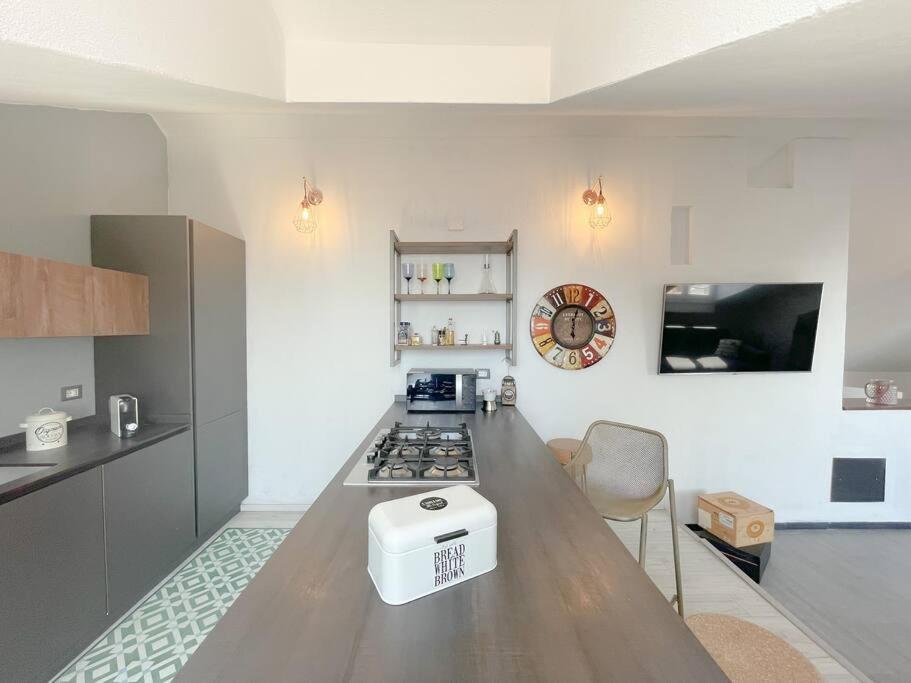 Elegante Appartamento 100 Mq Parcheggio - Wi Fi Savona Bagian luar foto