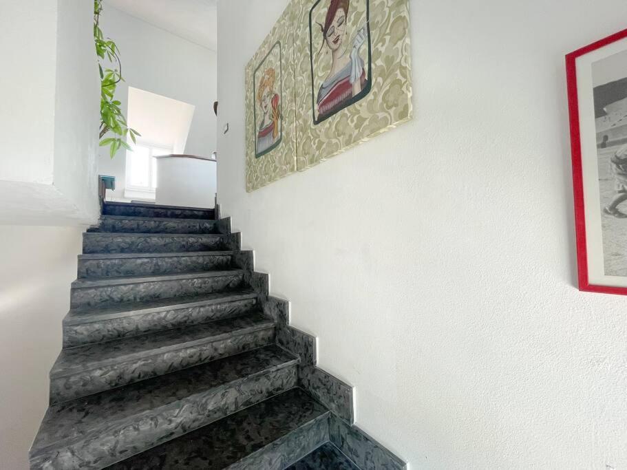Elegante Appartamento 100 Mq Parcheggio - Wi Fi Savona Bagian luar foto